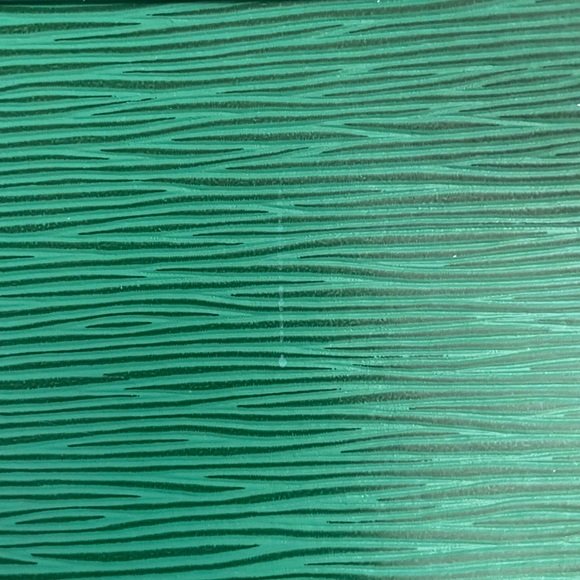 Louis Vuitton
Trocadéro leather crossbody bag
Good condition
Green, Epi Leather - Picture 3 of 5